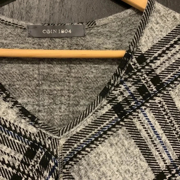 Plaid M - Picture 3 of 5